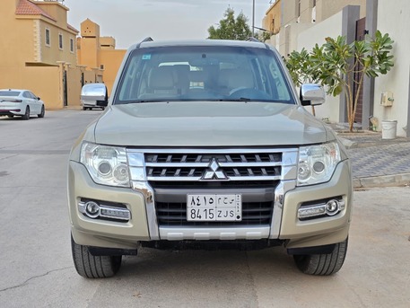 Riyadh, Vehicles, Cars & Trucks , SAR 67000,  Mitsubishi Pajero,  2020,  Automatic,  94000 KM,    GLS Mid Options With 4x4 For Sales (1st Owner) GLS V6 (3.5)