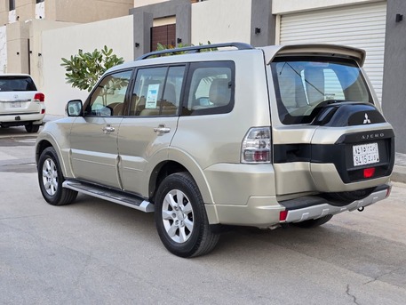 Riyadh, Vehicles, Cars & Trucks , SAR 67000,  Mitsubishi Pajero,  2020,  Automatic,  94000 KM,    GLS Mid Options With 4x4 For Sales (1st Owner) GLS V6 (3.5)