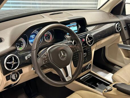 East Riffa, Vehicles, Cars & Trucks , BHD 4900,  MERCEDES GLK 250,  2015,  Automatic,  135000 KM,   MODEL  FOR SALE