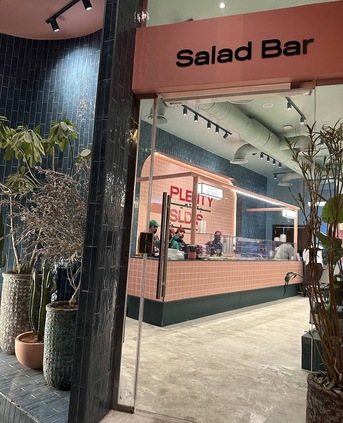 Riyadh, Jobs, Waiter Or Salad Maker ( Filipino Only) Immediate Join.