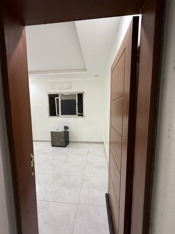 Riyadh, Apts/Flats Wanted, SAR 1400/month,  1 BR,  Room Available For Bachelor