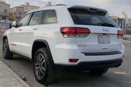 Jeddah, Vehicles, Cars & Trucks , SAR 77000,  Jeep Cherokee,  2021,  Automatic,  83800 KM,  Jeep Grand Cherokee Laredo 4x4  Model For Sale