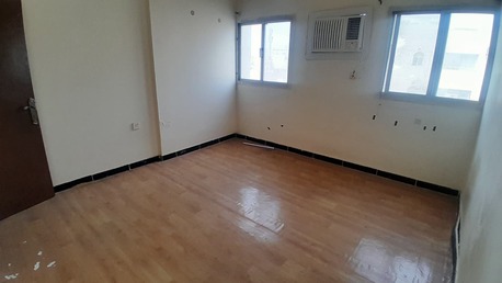 Gudaibiya, Offices, BHD 140,  Gudaibiya:- 3Bhk Unfurnished Commercial/Office Flat On Rent.Bd 140/- Without Ewa.