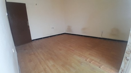 Gudaibiya, Offices, BHD 140,  Gudaibiya:- 3Bhk Unfurnished Commercial/Office Flat On Rent.Bd 140/- Without Ewa.