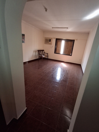 Manama, Apartments/Houses, BHD 200/month,  2 BR,  2bhk 2bath 1hall Closed Kitchen Parking Lift 200bd With Ac With Out Ewa