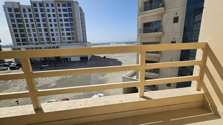 Busaiteen, Apartments/Houses, BHD 300/month,  1 BR,  Inclusive EWA, Family Building, Busaiteen.39128508 Benny.