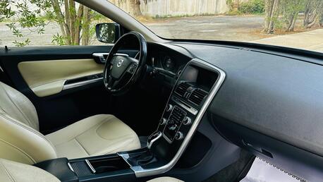 Salmaniya, Vehicles, Cars & Trucks , BHD 2650,  Volvo XC60,  2015,  Automatic,  165000 KM,    MODEL 5 SEATER LUXURY SUV CALL OR WHATSAPP ON 33665080 ,34355768 ,35400768