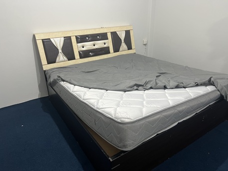 Jeddah, Household Items, SAR 1300,  1 Window Ac , King Size Bed With Mattress, 1 Carpet, Automatic Lg Washing Machine