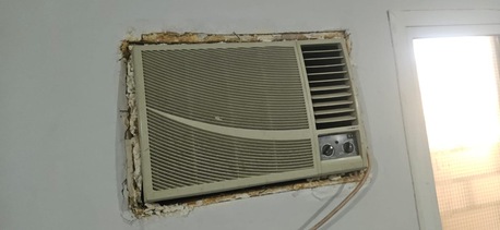 Jeddah, Household Items, SAR 1300,  1 Window Ac , King Size Bed With Mattress, 1 Carpet, Automatic Lg Washing Machine