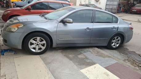 Isa Town, Vehicles, Cars & Trucks , BHD 1400,  Nissan Altima,  2009,  Automatic,  172610 KM,  For Sale   - 4 Cylinder (Negotiable)