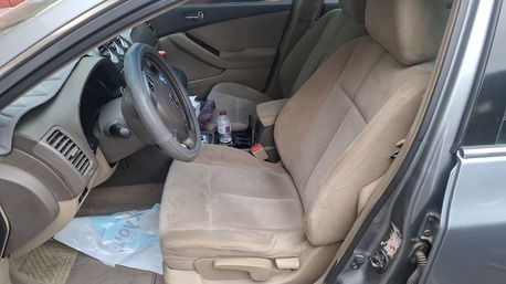 Isa Town, Vehicles, Cars & Trucks , BHD 1400,  Nissan Altima,  2009,  Automatic,  172610 KM,  For Sale   - 4 Cylinder (Negotiable)