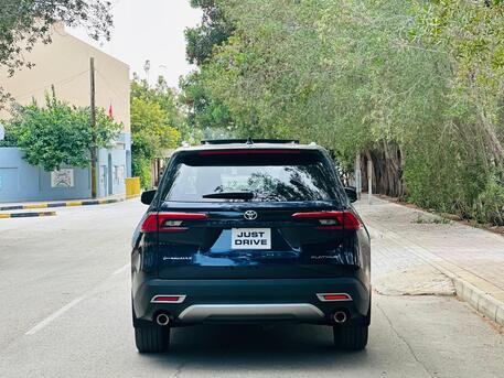 Salmaniya, Vehicles, Cars & Trucks , BHD 17500,  Toyota Highlander Hybrid,  2024,  Automatic,  26000 KM,  TOYOTA GRAND HIGHLANDER PLATINUM (HYBRID)  MODEL FULLY LOADED WITH PANORAMIC SUNROOF C