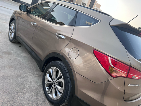 Riyadh, Vehicles, Cars & Trucks , SAR 40000,  Hyundai Santa Fe, 2014, Automatic,  Full Option,  2014,  Automatic,  262646 KM,