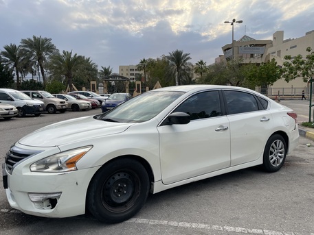 Juffair, Vehicles, Cars & Trucks , BHD 1700,  Nissan Altima,  2013,  Automatic,  215000 KM,   For Sale - Single Owner