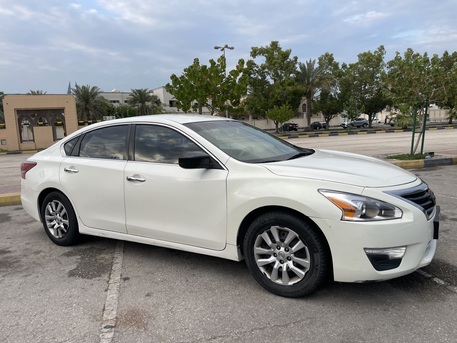 Juffair, Vehicles, Cars & Trucks , BHD 1700,  Nissan Altima,  2013,  Automatic,  215000 KM,   For Sale - Single Owner