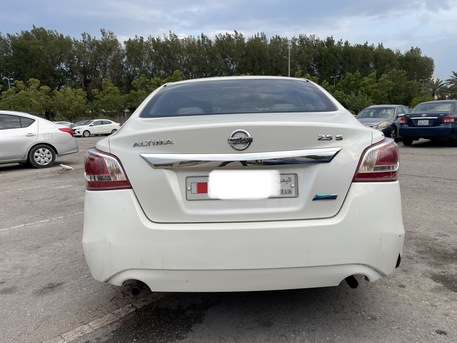 Juffair, Vehicles, Cars & Trucks , BHD 1700,  Nissan Altima,  2013,  Automatic,  215000 KM,   For Sale - Single Owner