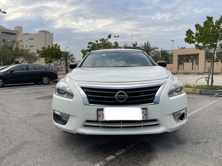 Juffair, Vehicles, Cars & Trucks , BHD 1700,  Nissan Altima,  2013,  Automatic,  215000 KM,   For Sale - Single Owner