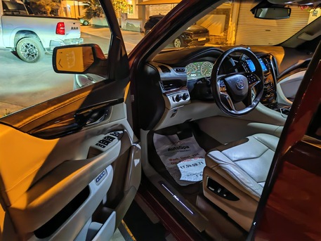 Saar, Vehicles, Cars & Trucks , BHD 12000,  Cadillac Escalade,  2015,  Automatic,  86000 KM,   Escalade 86k Gulf Specs