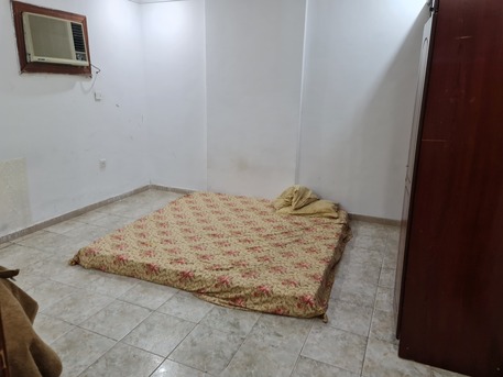 Jeddah, Rooms Available, SAR 1000/month,  Furnished,  16 Sq. Meter,  Room Available For Rent In Specie Restaurant Building