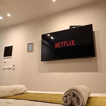 Jerusalem, Apartments/Houses, ILS 299/day,  Furnished,  Studio,  20 Sq. Meter,  Studio Apartment - View Of The Old City - Bomb Shelter - Netflix