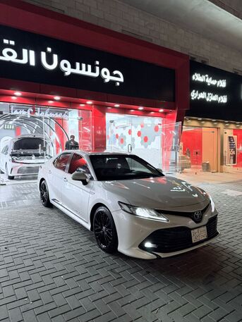 Al Rehab, Vehicles, Cars & Trucks , SAR 79000,  Toyota Camry Hybrid,  2020,  Automatic,  130000 KM,  Urgent Sale:  Camry GLE Hybrid White, . The Car Is Clean And Well-maintained.