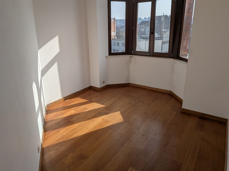 Brussels, Apartments/Houses, EUR 1500/month,  2 BR,  92 Sq. Meter,  Stylish 2-Bedroom Apartment With Office