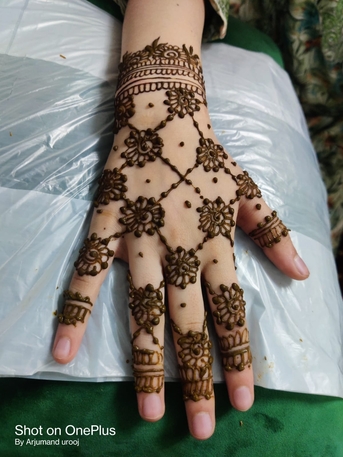 Al Malaz, Fashion & Design, Henna Artist