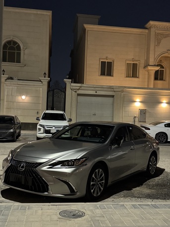 Dhahran, Vehicles, Cars & Trucks , SAR 155000,  Lexus ES 300h,  2022,  Automatic,  151000 KM,  Hybrid &ndash; Excellent Condition | First Owner | Full Dealer Service History