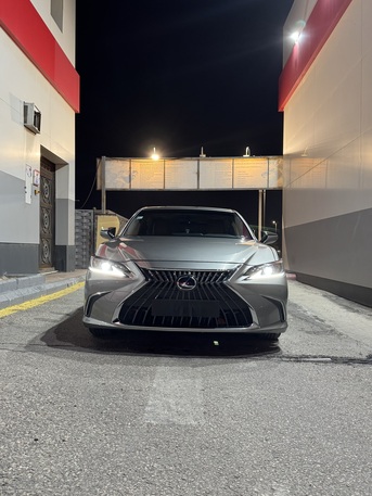 Dhahran, Vehicles, Cars & Trucks , SAR 155000,  Lexus ES 300h,  2022,  Automatic,  151000 KM,  Hybrid &ndash; Excellent Condition | First Owner | Full Dealer Service History