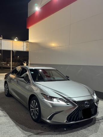 Dhahran, Vehicles, Cars & Trucks , SAR 155000,  Lexus ES 300h,  2022,  Automatic,  151000 KM,  Hybrid &ndash; Excellent Condition | First Owner | Full Dealer Service History