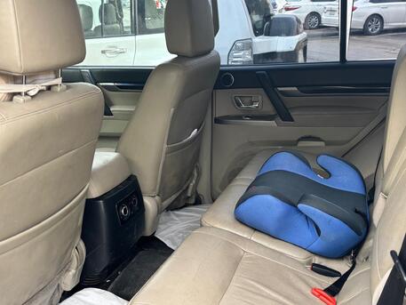 Al Malaz, Vehicles, Cars & Trucks , SAR 52000,  Mitsubishi Pajero,  2016,  Automatic,  199 KM,  Pajero 3.8 V6 GLS - 4x4 With Sunroof And Full Option, 199k Km - 52000 SAR (Negotiable)