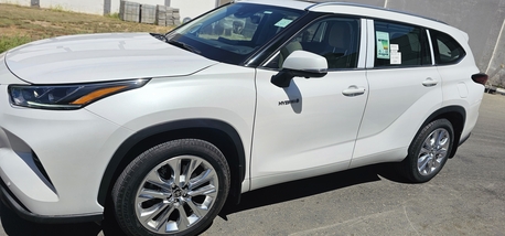Jeddah, Vehicles, Cars & Trucks , SAR 170000,  Toyota Highlander Hybrid,  2024,  Automatic,  12000 KM,  Toyota Highlander  Limited Pristine Condition, 11k Mileage Only