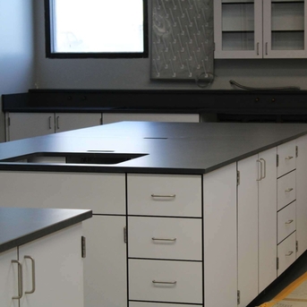 Al Malaz, Jobs, Phenolic Partition Installer / Toilet Cubicle Fitter