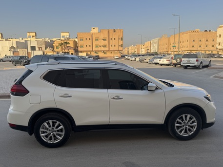 Riyadh, Vehicles, Cars & Trucks , SAR 58000,  Nissan X-Trail,  2022,  Automatic,  124000 KM,