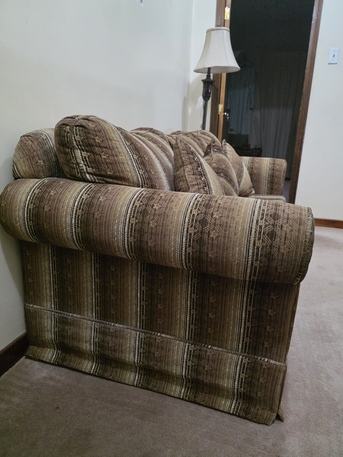 Jubail, Furniture, SAR 620,  Complete 4-Piece Living Room Set: 5-Seater Sofa[3+1+1] + Center Table