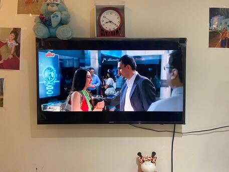 Manama, Furniture, BHD 45,  Samsung 43 Inches Smart Tv For Sale And Dressing Table For Sale-20 Bhd