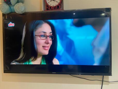 Manama, Furniture, BHD 45,  Samsung 43 Inches Smart Tv For Sale And Dressing Table For Sale-20 Bhd