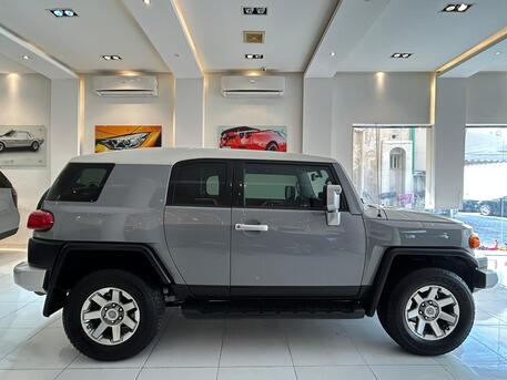 East Riffa, Vehicles, Cars & Trucks , BHD 10800,  Toyota FJ Cruiser,  2020,  Automatic,  90000 KM,   MODEL  FOR SALE