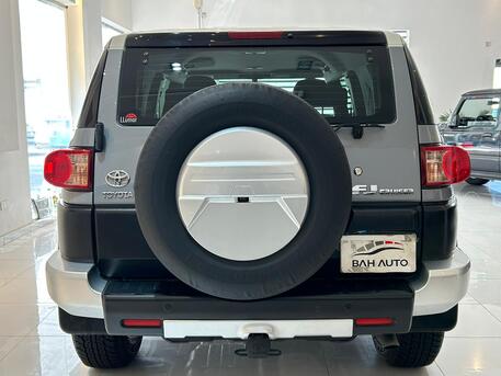 East Riffa, Vehicles, Cars & Trucks , BHD 10800,  Toyota FJ Cruiser,  2020,  Automatic,  90000 KM,   MODEL  FOR SALE