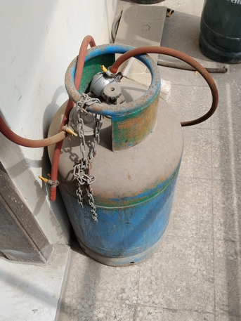 Juffair, Machinery, BHD 10,  Ac And Furnished Iteams For Sales 10BHD