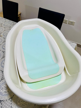 Jubail, Baby & Kid Stuff, SAR 40,  Bath Tub And Walker