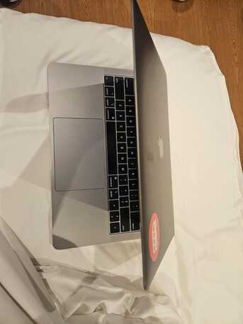 Duba, Computers, SAR 1200,  APPLE TABLET AND LAPTOP FOR SELL
