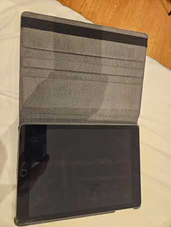 Duba, Computers, SAR 1200,  APPLE TABLET AND LAPTOP FOR SELL