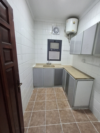 Hoora, Apartments/Houses, BHD 180/month,  2 BR,  2bhk 1bath Closed Kitchen 180bd With Ewa 40bd Limit In Hoora Near Tea House Gosi Mall