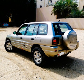 Manama, Vehicles, Cars & Trucks , BHD 1050,  Toyota RAV4,  1999,  300 KM,    Model Excellent Condition FOR Sle