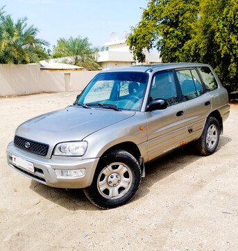 Manama, Vehicles, Cars & Trucks , BHD 1050,  Toyota RAV4,  1999,  300 KM,    Model Excellent Condition FOR Sle