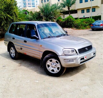Manama, Vehicles, Cars & Trucks , BHD 1100,  Toyota RAV4,  1999,  300000 KM,   Model Excellent Condition FOR SALE