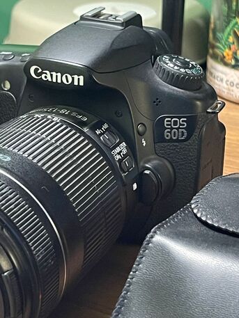 Yanbu, Electronics, SAR 2000,  Want To Sell: Canon EOS 60D Camera With Lens