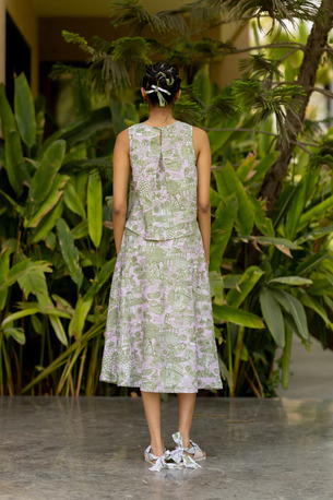 Ahmedabad, Clothing & Accessories, INR 8999,  Is The Linen Tales Of Banaras Skirt Good For Summer?