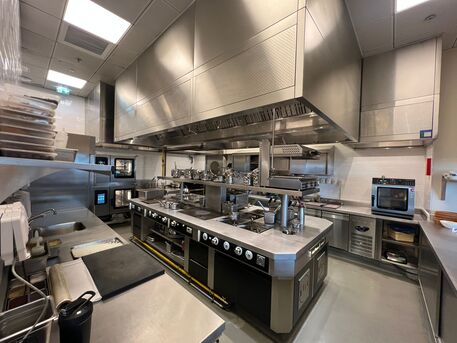 Dubai, Shops, AED 2950000,  5000 Sq. Feet,  Restaurant Fully Equipped For Sale &ndash; Prime Location